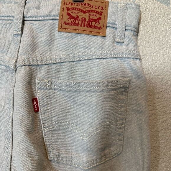 NWOT Levi A Line Mom High Waisted Shorts Size 26 - Picture 5 of 9